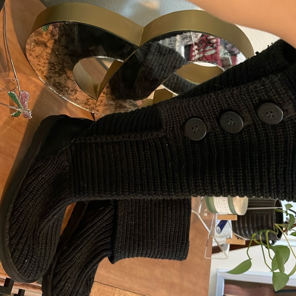Black sweater Uggs